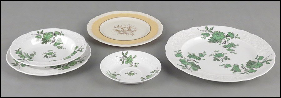 SPODE DINNER SERVICE.: SPODE DINNER SERVICE. In the Pendant Spray pattern. twelve soup bowls, twelve salad plates, twelve dinner plates, ten bread plates, four saucers. Together with twelve Lenox 8.5" plates