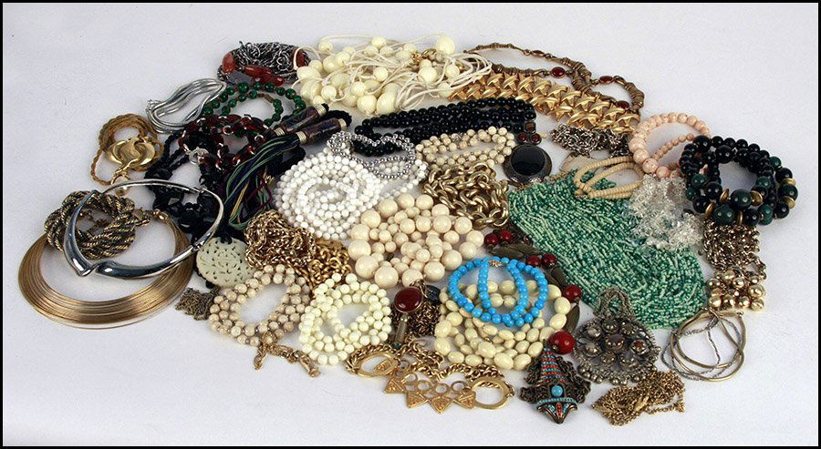 COLLECTION OF NECKLACES.: COLLECTION OF NECKLACES. Comprised of gold tone, bead, link, and plastic. With pieces by Trifari, Les Bernard, Erwin Pearl, and others