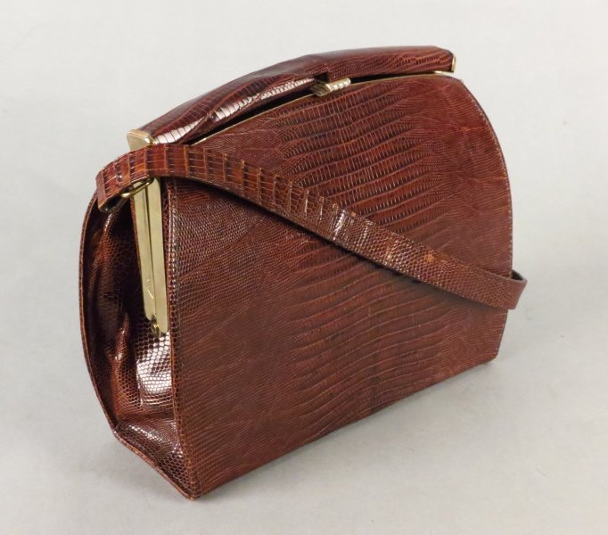 BROWN LIZARD SKIN HANDBAG.: BROWN LIZARD SKIN HANDBAG. H: 7" W: 8" D: 3"