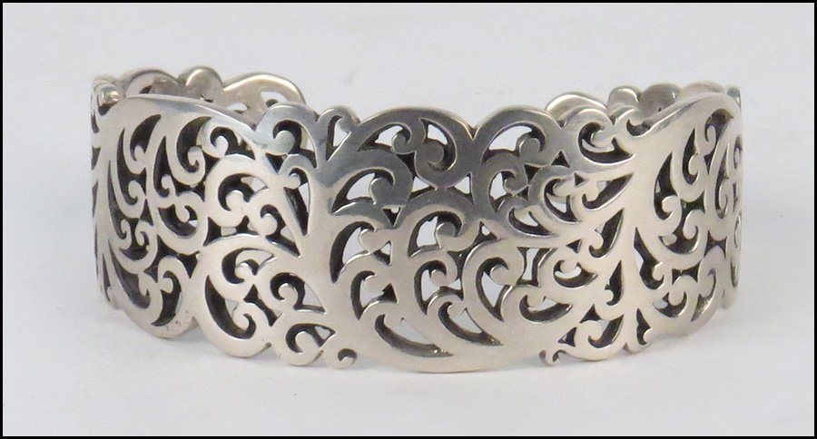 LOIS HILL STERLING SILVER CUFF BRACELET.: LOIS HILL STERLING SILVER CUFF BRACELET.