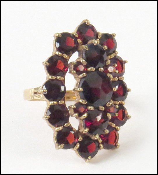 GARNET AND 14 KARAT YELLOW GOLD RING.: GARNET AND 14 KARAT YELLOW GOLD RING. 5.6 grams
