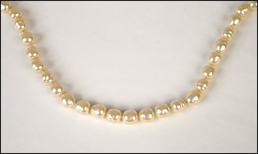 CHANEL BAROQUE PEARL SINGLE STRAND NECKLACE. - 2