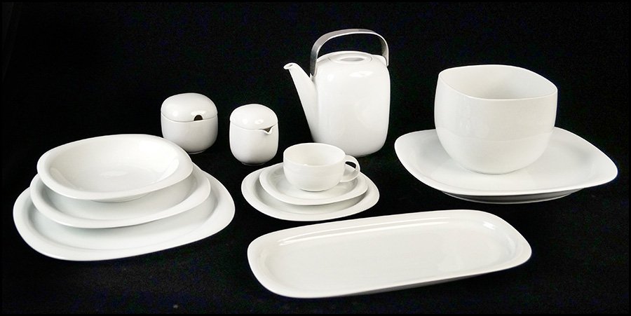 ROSENTHAL STUDIO LINE PORCELAIN TABLE SERVICE.: ROSENTHAL STUDIO LINE PORCELAIN TABLE SERVICE. Comprised of eight dinner plates (D: 10''), eight side plates (D: 8''), six soup bowls (D: 9''), eight teacups with saucers, two sets of covered creamer 
