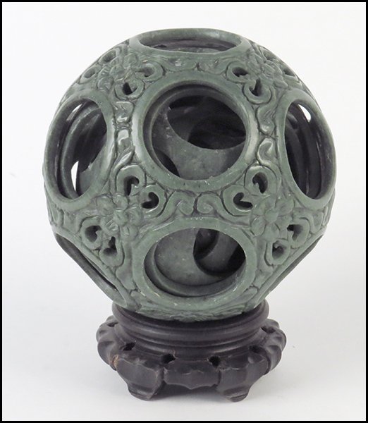 CHINESE SERPETINE PUZZLE BALL.: CHINESE SERPETINE PUZZLE BALL.