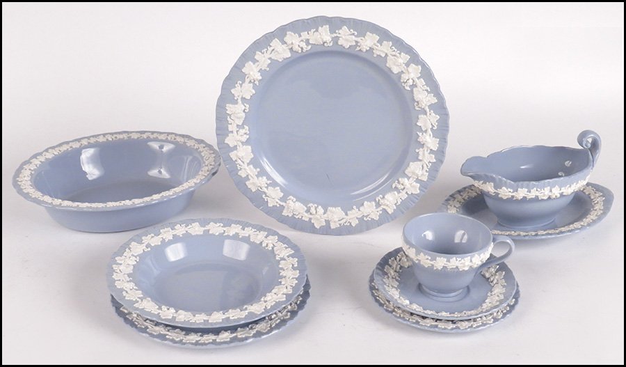 WEDGWOOD OF ETRURIA QUEENSWARE PORCELAIN DINNER SERVICE: WEDGWOOD OF ETRURIA QUEENSWARE PORCELAIN DINNER SERVICE FOR FIFTEEN. Blue on cream shell edge pattern. Comprised of fifteen dinner plates, fifteen salad plates, fifteen bread plates, fifteen soup bowl