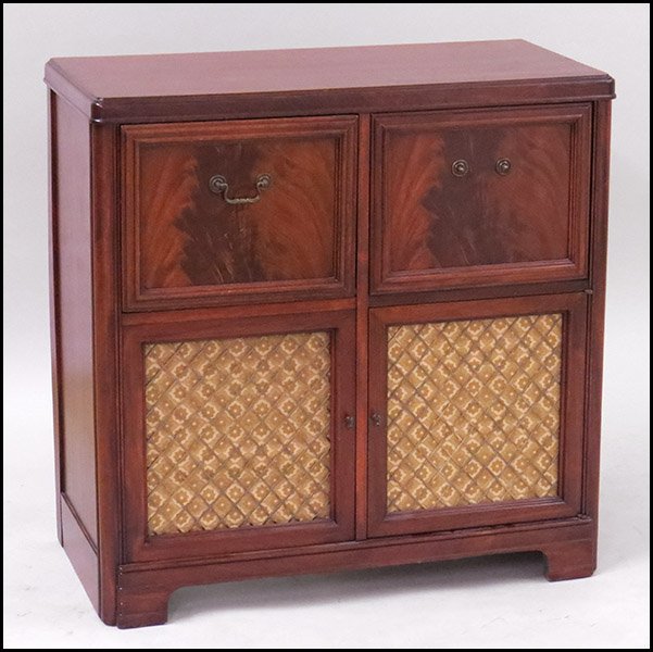 ZENITH FLOOR MODEL RADIO AND PHONOGRAPH.: ZENITH FLOOR MODEL RADIO AND PHONOGRAPH. Model 9H985-RLPZ1 34'' x 34.5'' x 16.5''