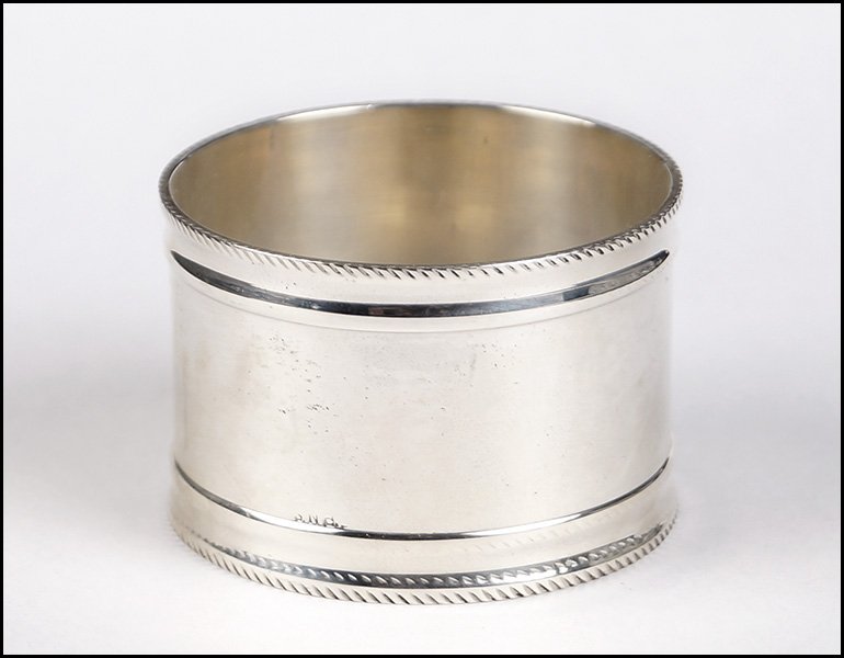 SET OF TWELVE STERLING SILVER NAPKIN RINGS.: SET OF TWELVE STERLING SILVER NAPKIN RINGS. One ring: 0.80 ozt