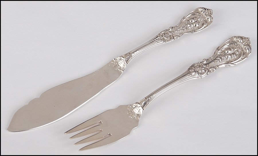 REED AND BARTON STERLING SILVER FISH SERVICE IN THE FRA: REED AND BARTON STERLING SILVER FISH SERVICE IN THE FRANCIS 1ST PATTERN. Comprised of twelve forks and twelve knives 48.35 ozt