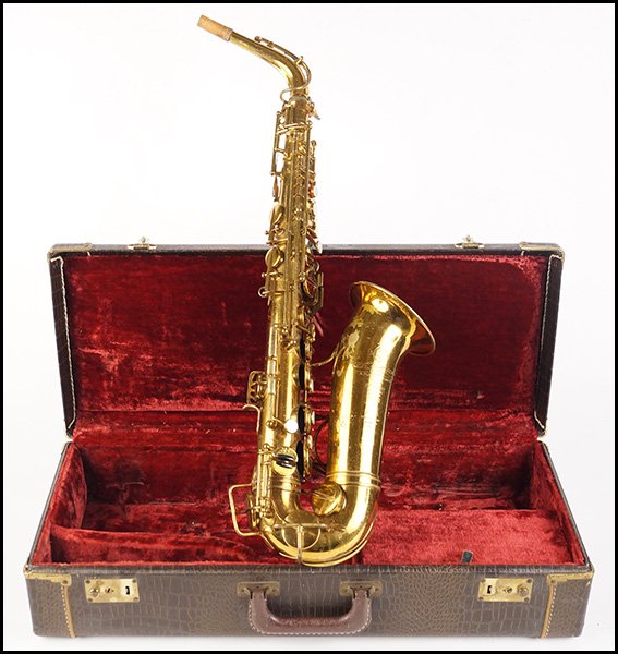 SELMER 'SUPER CIGAR CUTTER' ALTO SAXOPHONE.: SELMER 'SUPER CIGAR CUTTER' ALTO SAXOPHONE. Circa 1932, bell of horn reads, 'Depose Henri Selmer Paris, 4. Place Dancourt Paris, No. 16269, Sole Agents, US & Can, Reg. US Pat. Off, Made in France, SSS