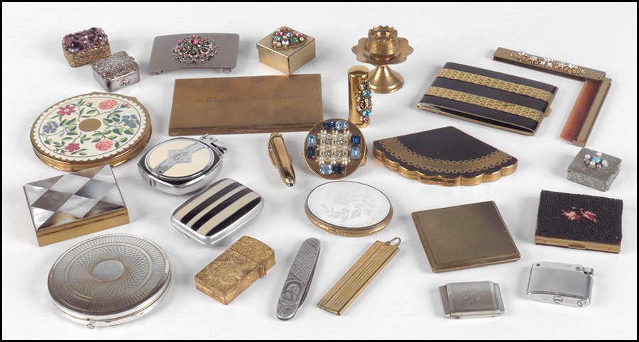 COLLECTION OF COMPACTS.: COLLECTION OF COMPACTS. Harriette, Evans, Wadsworth, and others. Together with combs and pill boxes