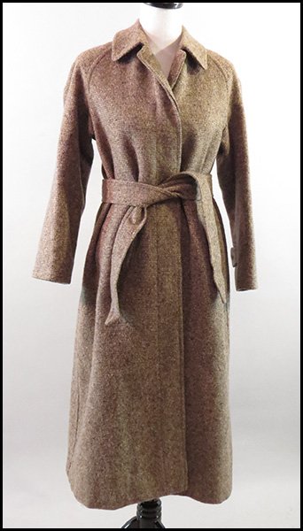 BURBERRY WOOL TWEED COAT.: BURBERRY WOOL TWEED COAT. With belt Approximately a size medium