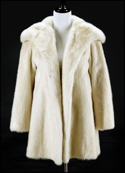 PEARL MINK STROLLER.: PEARL MINK STROLLER. Labeled Neiman Marcus Size medium