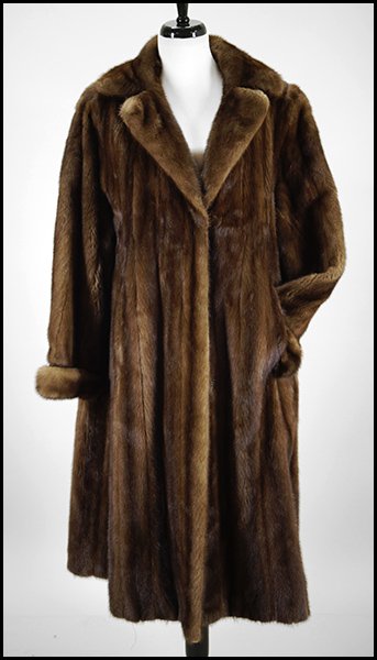MAHOGANY RANCH FULL LENGTH MINK COAT.: MAHOGANY RANCH FULL LENGTH MINK COAT. Notch lapel, fold over cuffs Size Large