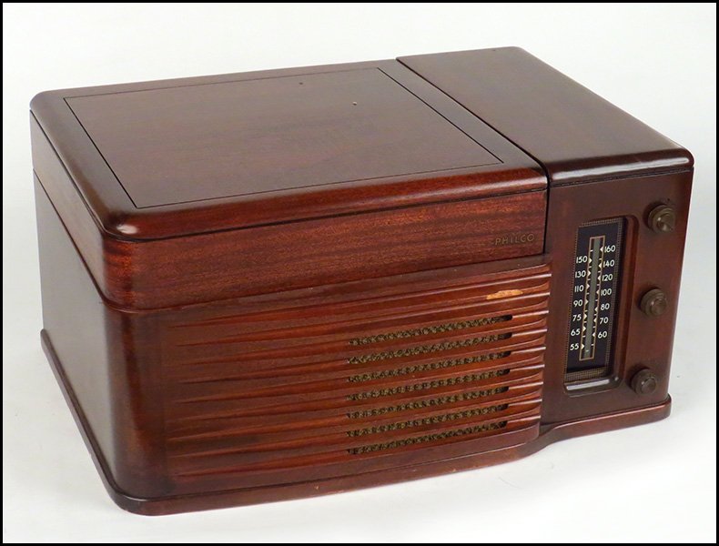 PHILCO STEREOMATIC TABLE RADIO/PHONOGRAPH.: PHILCO STEREOMATIC TABLE RADIO/PHONOGRAPH. Hinged lid opens to reveal turntable 12"x23'x16"
