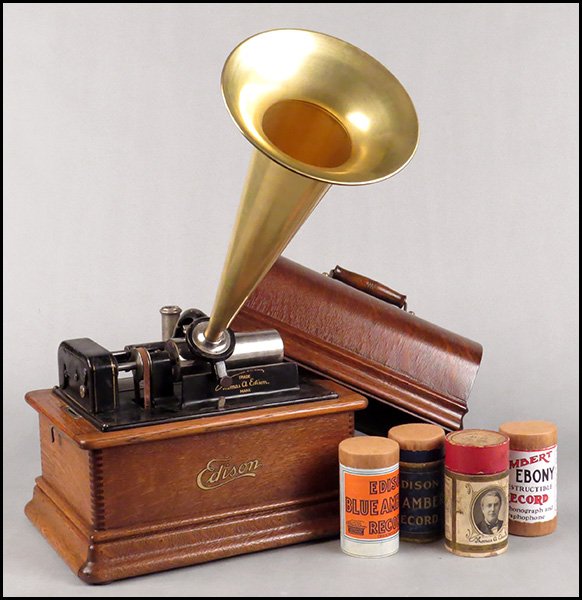 EDISON STANDARD PHONOGRAPH.: EDISON STANDARD PHONOGRAPH. Together with twenty assorted cylinder records, wind, and horn. Early 20th century, serial number 723560 11"x12.5"x8"
