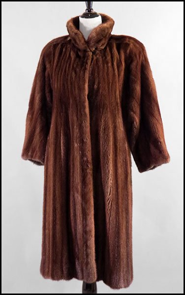 REVILLON RANCH MINK LUNARAINE COAT.: REVILLON RANCH MINK LUNARAINE COAT. Approximately a size 6