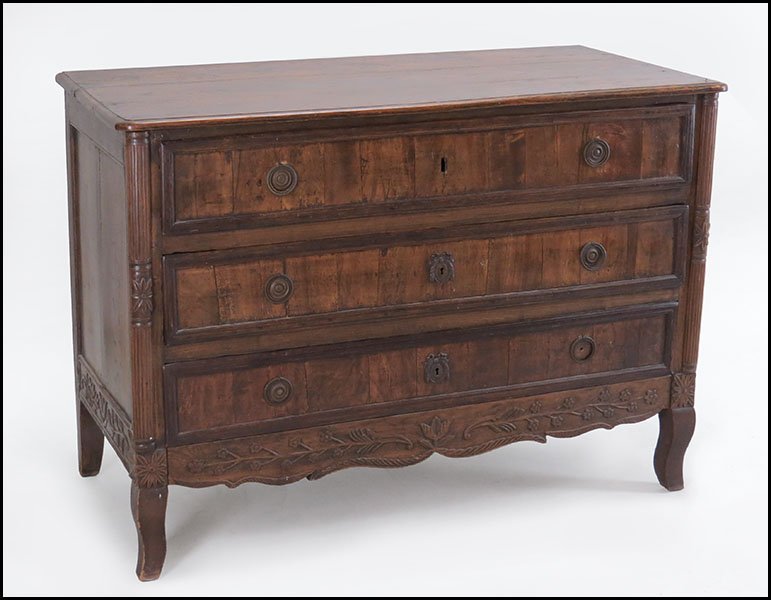 A 17TH CENTURY ITALIAN WALNUT THREE- DRAWER COMMODE.