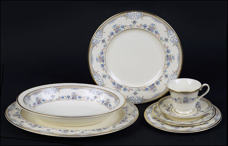 MINTON GILT PORCELAIN DINNER SERVICE.: MINTON GILT PORCELAIN DINNER SERVICE. In the Avonlea pattern. Comprised of a vegetable bowl, a serving tray, ten teacups, nine tea saucers, ten dinner plates, ten bread plates, and ten dessert plates 