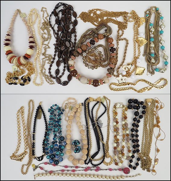 A COLLECTION OF NECKLACES. $100/$200 Napier, Hattie: A COLLECTION OF NECKLACES. $100/$200 Napier, Hattie Carnegie, and others