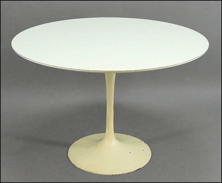 EERO SAARINEN FOR KNOLL TULIP DINING TABLE.: EERO SAARINEN FOR KNOLL TULIP DINING TABLE. H: 28.5'' Diameter: 42''