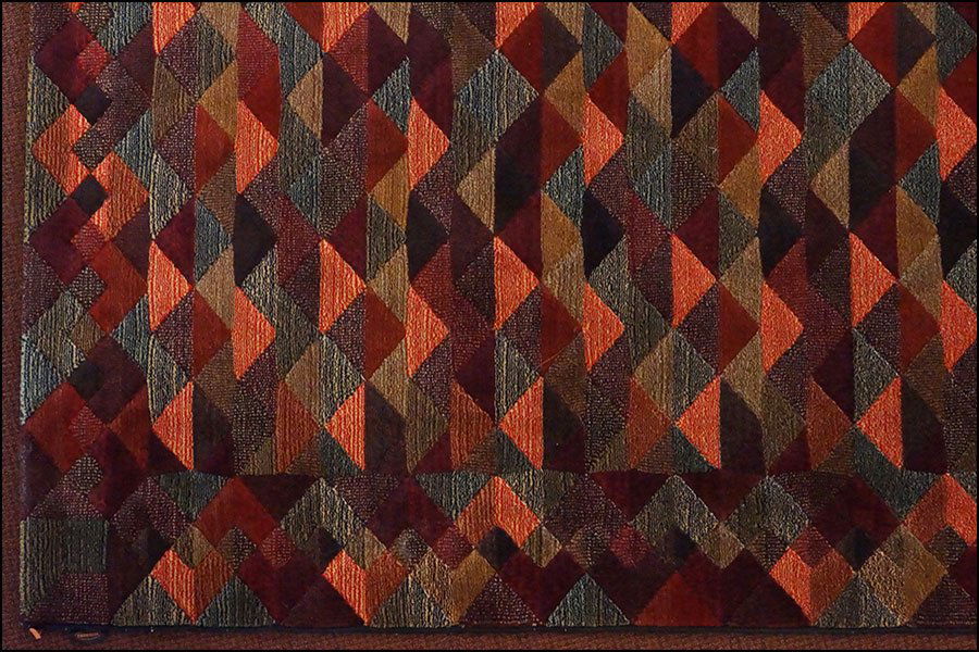 A MISSONI CONTEMPORARY SCULPTED CARPET.: A MISSONI CONTEMPORARY SCULPTED CARPET. 9' 6'' x 6' 9''