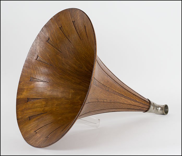 EDISON TALKING MACHINE OAK HORN.: EDISON TALKING MACHINE OAK HORN. Length 25" Diameter: 22"