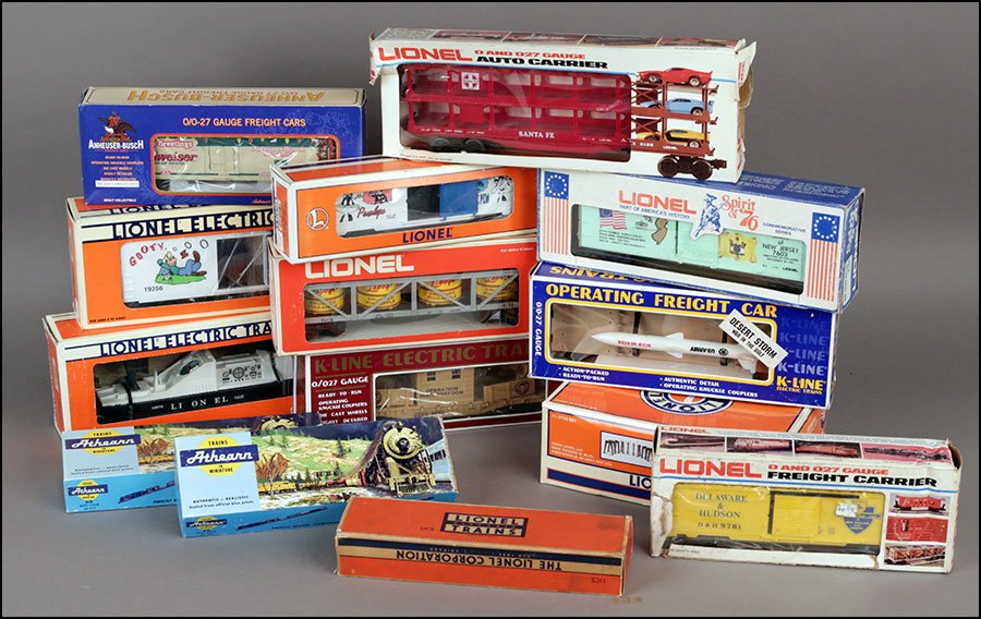 LIONEL 'O' GAUGE TRAIN CARS.: LIONEL 'O' GAUGE TRAIN CARS. In their original boxes. Includes a Delaware & Hudson box car, a Goofy box car, a Pineapple box car, a New Jersey box car, and a Pepe Le Pew box car. Together with two K-L