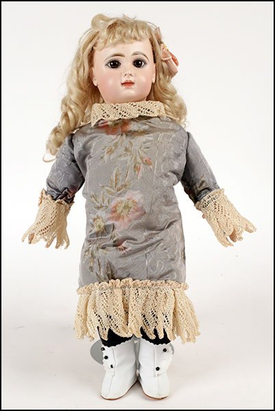 TETE JUMEAU BISQUE FRENCH DOLL.: TETE JUMEAU BISQUE FRENCH DOLL. Composition jointed body. set eyes, closed mouth, marked 'Depose, Tete Jumeau, Bre SGDG, 8' H: 19"