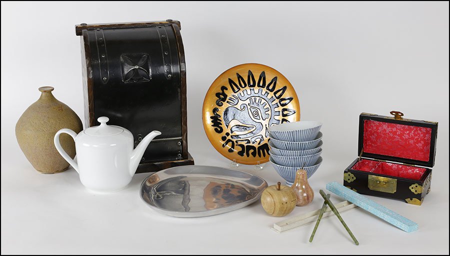 A GROUP OF DECORATIVE TABLE ARTICLES.: A GROUP OF DECORATIVE TABLE ARTICLES. Comprised of a carved wood letter box, five blue and white porcelain compote cups, a white porcelain teapot, a Lunning by Nambe silverplate tray, a carved wood ap