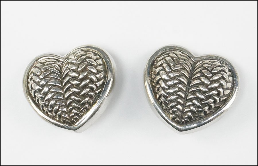 A PAIR OF KIESELSTEIN CORD STERLING SILVER HEART FORM E: A PAIR OF KIESELSTEIN CORD STERLING SILVER HEART FORM EARCLIPS. Stamped "Kieselstein-Cord 1999 925" en verso