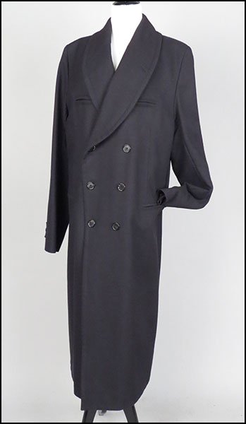AN ANN DEMEULEMEESTER BLACK TWILL COAT.: AN ANN DEMEULEMEESTER BLACK TWILL COAT. Made in Italy. Lined. With a shawl collar Size: XL