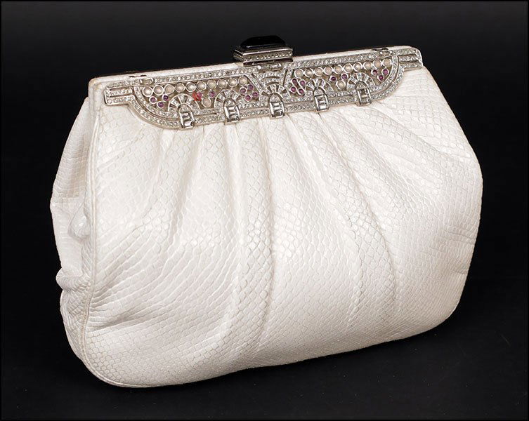 A JUDITH LEIBER WHITE LIZARD HANDBAG.: A JUDITH LEIBER WHITE LIZARD HANDBAG. Bearing a removable strap. With a comb and compact mirror inside 6.25'' x 8'' x 1.75''