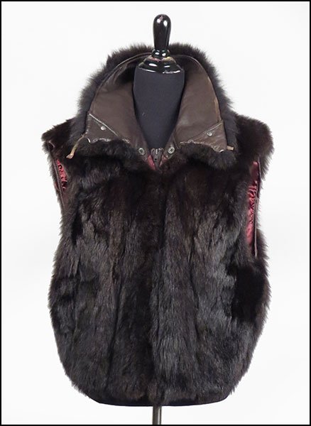 AN ANDREW MARC POSSUM AND BROWN LEATHER VEST.: AN ANDREW MARC POSSUM AND BROWN LEATHER VEST. Zip front Size: Large (Women's)