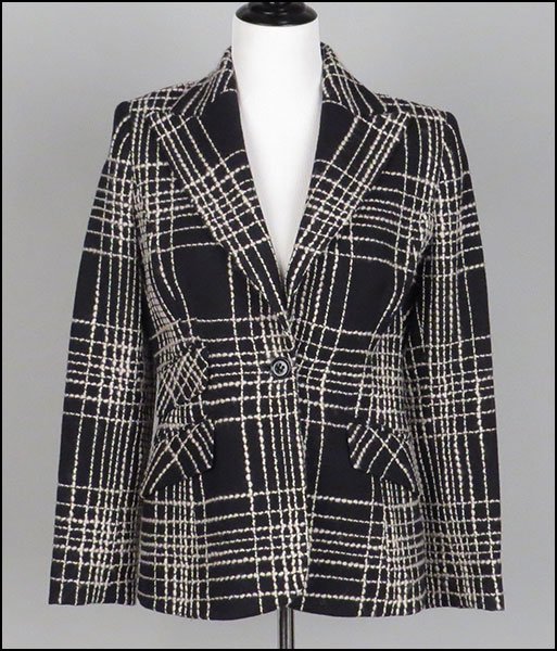 A VALENTINO ROMA BLACK AND CREAM KNIT BLAZER.: A VALENTINO ROMA BLACK AND CREAM KNIT BLAZER. Lined. With a single button Size 8 // 44