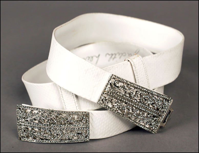 A JUDITH LEIBER WHITE LIZARD SKIN BELT.: A JUDITH LEIBER WHITE LIZARD SKIN BELT. L: 36''