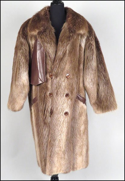 A MAN'S BEAVER AND LEATHER COAT.: A MAN'S BEAVER AND LEATHER COAT. Labeled "Jean Claude Poitras and Highland Park Furs" Approximately a size large