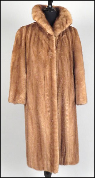 AN AUTUMN HAZE MINK 3/4 LENGTH COAT.: AN AUTUMN HAZE MINK 3/4 LENGTH COAT. Labeled "Vogue Furries, Styled by Friedman Bros, Sydney - Nova Scotia" Approximately a size 6-8