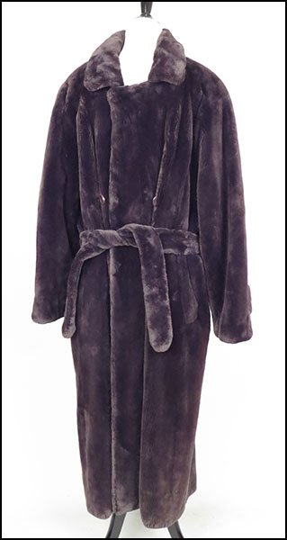 A MEN'S FULL-LENGTH BROWN SHEARED BEAVER COAT.: A MEN'S FULL-LENGTH BROWN SHEARED BEAVER COAT. Lined. Made in Canada Size unlabeled // Approximately a Large