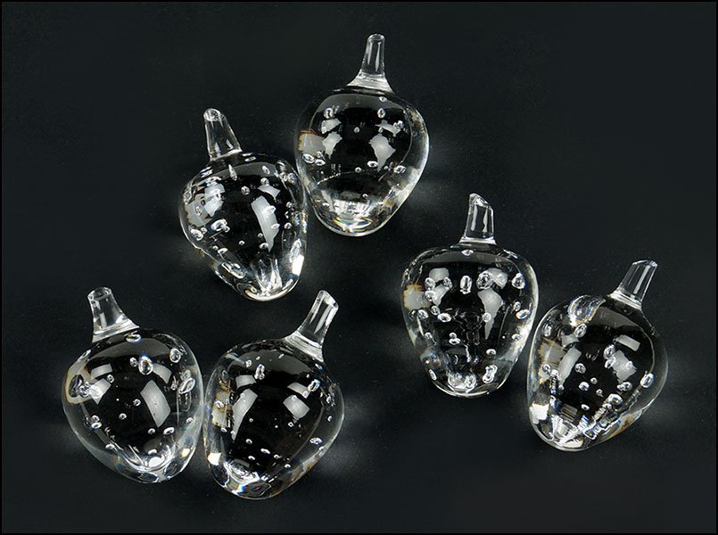 A COLLECTION OF SIX STEUBEN STRAWBERRIES.: A COLLECTION OF SIX STEUBEN STRAWBERRIES. Originally designed in 1974 by Steuben glassworker Earl Stampp Each Strawberry: 2"