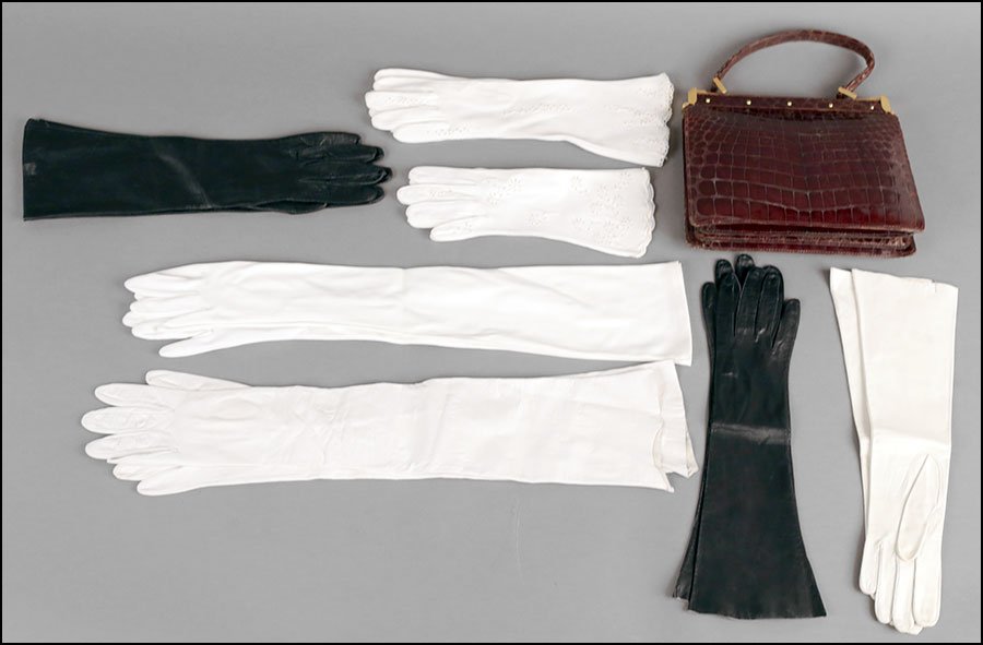 AN ARGENTINIAN ALLIGATOR SKIN HANDBAG.: AN ARGENTINIAN ALLIGATOR SKIN HANDBAG. Together with seven pairs of lady's gloves