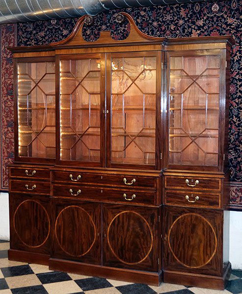 A Chippendale Mahogany Wing Bookcase. (1 of 5)