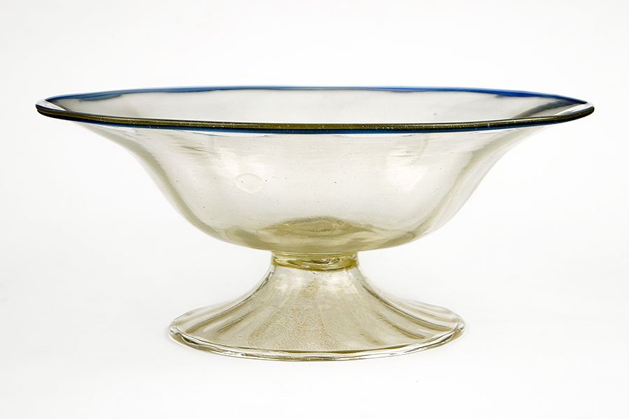 A Venetian Glass Center Bowl. (1 of 1)