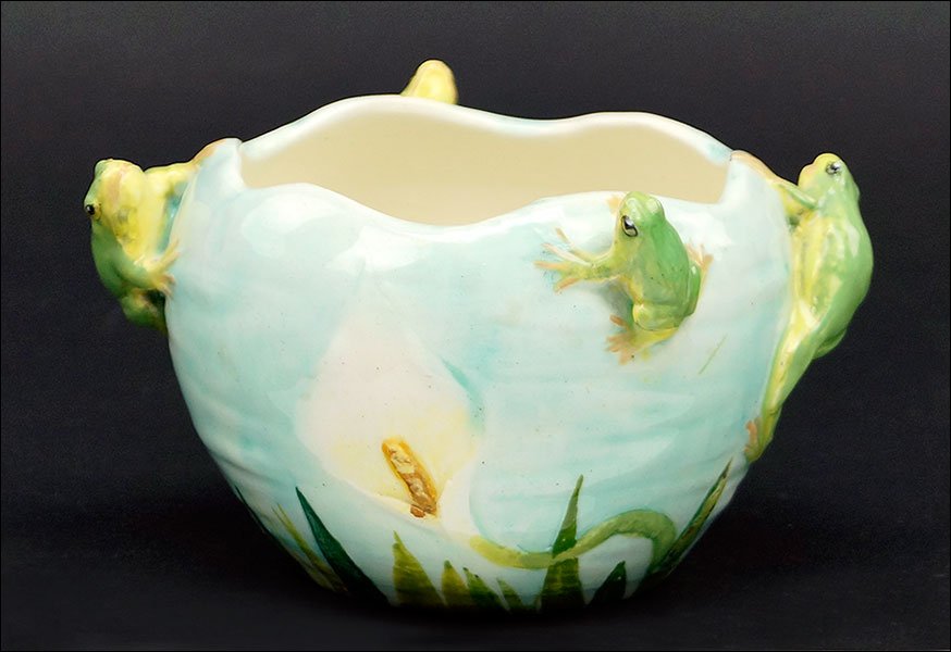 A Delphin Massier Majolica Frog Bowl.: A Delphin Massier Majolica Frog Bowl. Bearing four raised frog forms and calla lilies. Marked 'Delphin Massier Mallauris VMJ' on underside Height: 3.5"