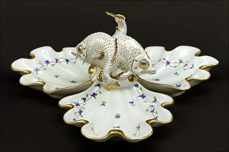 A Herend Porcelain Serving Dish. (1 of 1)