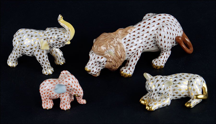 A Herend Hungary Porcelain Lion Figure. (1 of 1)