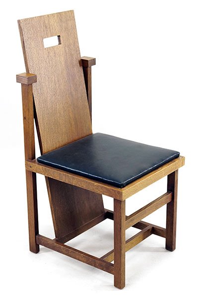 An Arts And Crafts Style Oak Side Chair. (1 of 1)