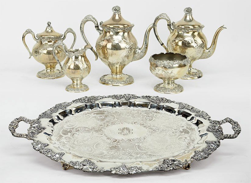 An American Silverplate Tea And Coffee Service. (1 of 1)