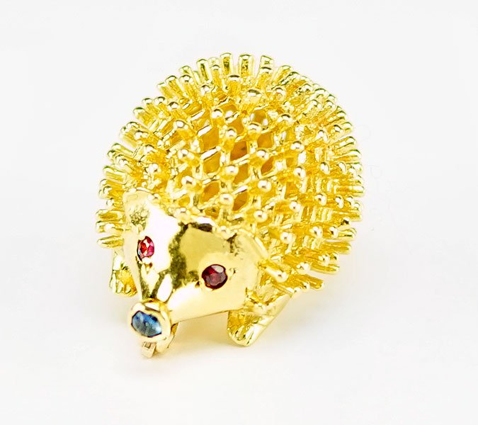 A Cellino 18 Karat Yellow Gold Hedgehog Brooch. (1 of 2)