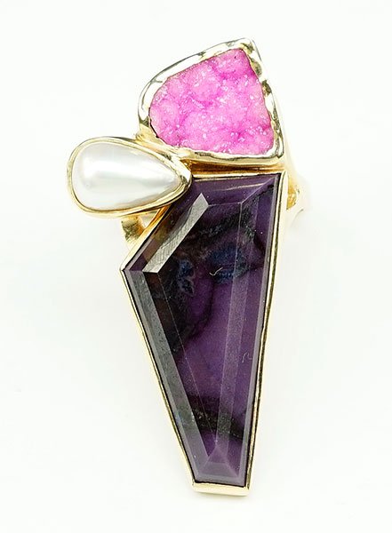 A Sugalite and 14 Karat Yellow Gold Ring.: A Sugalite and 14 Karat Yellow Gold Ring. Containing one modified step cut cabochon sugalite which weighs approximately 5.85 carats. Beneath the sugalite is a triangular mixed cut covellite drusy whic