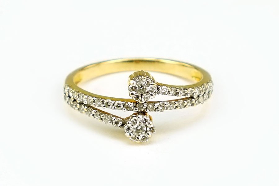 A Diamond And 18 Karat Yellow Gold Ring. (1 of 1)